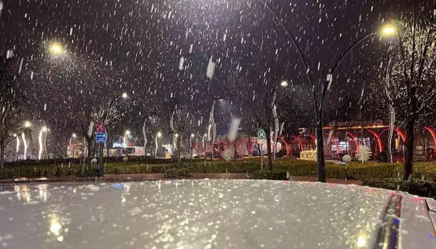 Bolu’da mart ayında lapa lapa kar yağdı