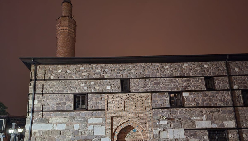 Arslanhane Camii aydınlanmayı bekliyor