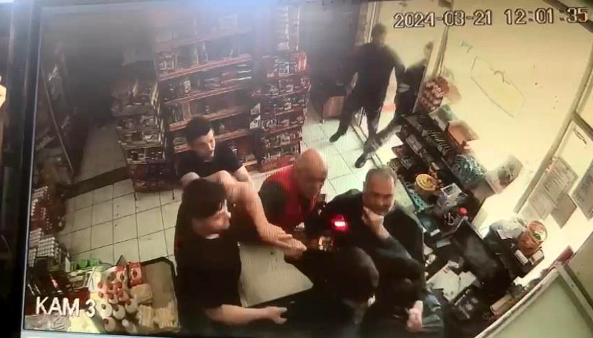 Siyasi parti broşürü kavgasında kardeşlerden 1i öldü, diğeri yaralandı