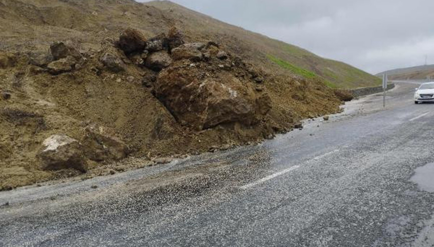 Erzurum kara yolunda heyelan Erzurum kara yolunda heyelan