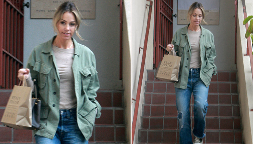 Boşanırsam lüks hayatım bitecek diye ağlıyordu... Eski kocası kadar zengin komşusuyla aşk yaşıyor Boşanırsam lüks hayatım bitecek diye ağlıyordu... Eski kocası kadar zengin komşusuyla aşk yaşıyor