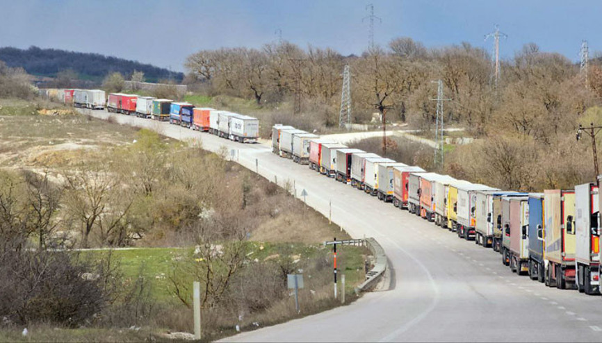 Bulgaristan’da 20 kilometrelik ‘Schengen’ kuyruğu Bulgaristan’da 20 kilometrelik ‘Schengen’ kuyruğu