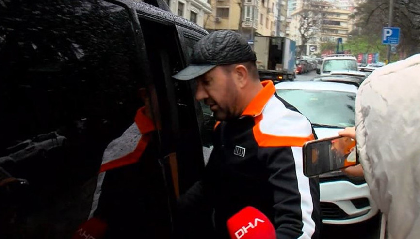 Timur Cihantimurun babası Bülent Cihantimur, gazetecileri görünce polis merkezine girmeden kaçtı