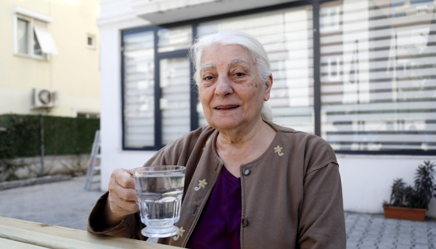Yıllardır içmekten vazgeçmiyor: Çayı güzel, kahvesi köpüklü Uzmanlar ise uyardı: Sağlıklı değil
