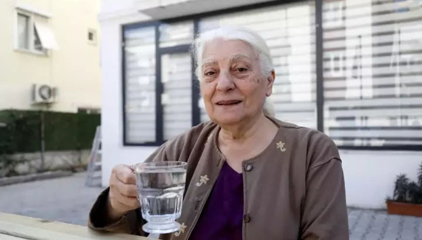 Yıllardır içmekten vazgeçmiyor: Çayı güzel, kahvesi köpüklü Uzmanlar ise uyardı: Sağlıklı değil