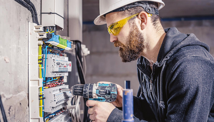 Döner ustası, protez tırnak uzmanı ve elektrikçi için haftalarca bekliyorlar... İşverenler onlar için sıraya girdi