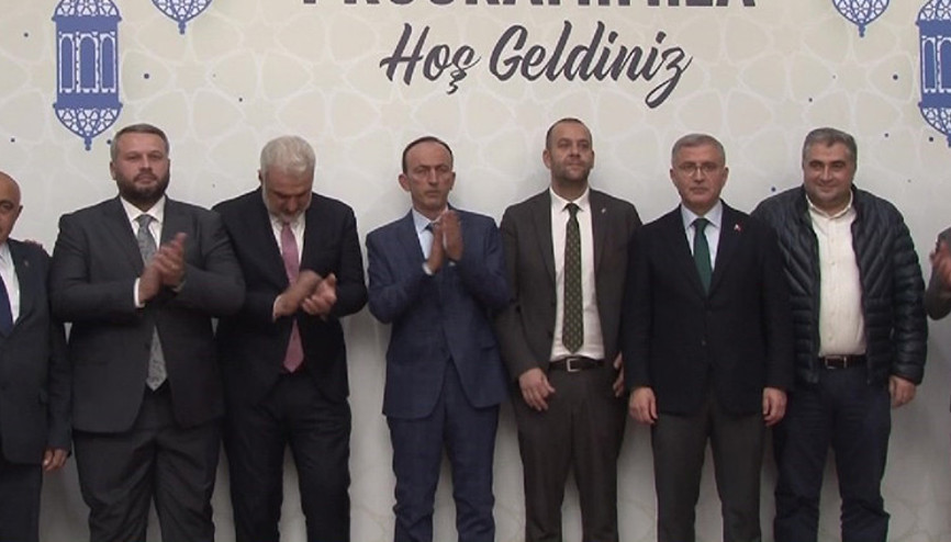 Üsküdarda Demokrat Partili 600 üye AK Partiye geçti