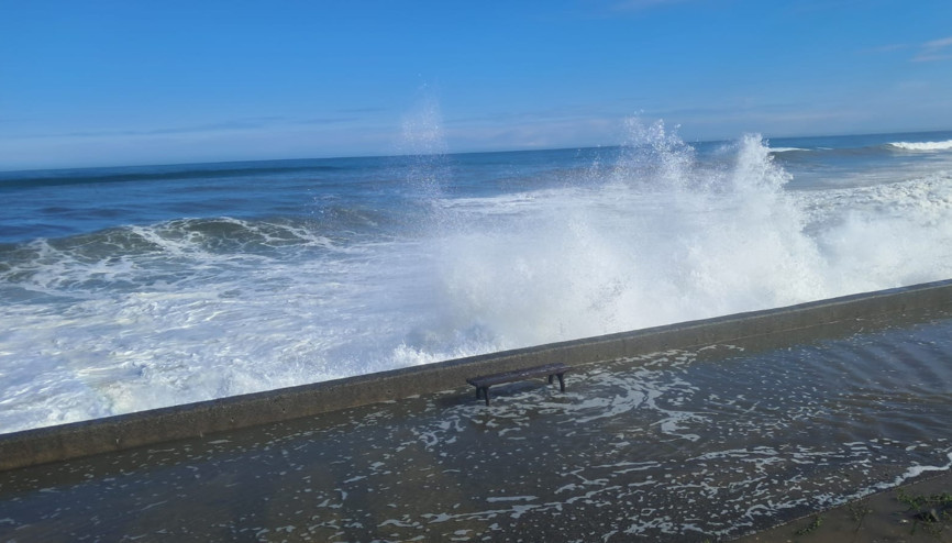 Rizede fırtına; sahilden uzak durun uyarısı Rizede fırtına; sahilden uzak durun uyarısı