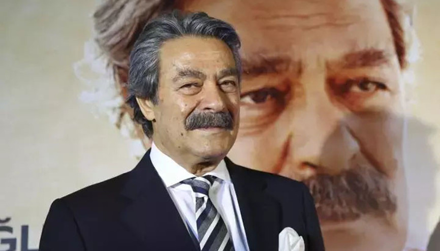 Kadir İnanırdan iyi haber geldi... Usta sanatçı uyandırıldı