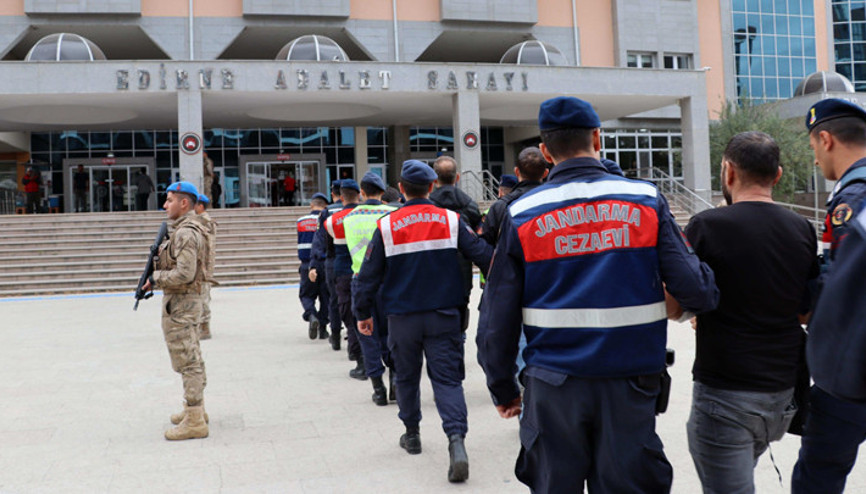 Edirnede Yunanistana kaçmaya çalışan 13 terör örgütü şüphelisi yakalandı