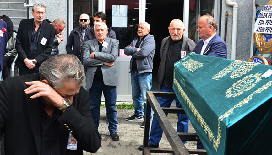 Ünlü oyuncu ayakta durmakta zorlandı... Babaya son bakış