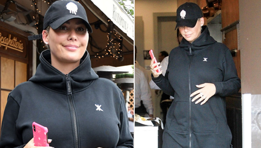 Kariyerim için feda ettiklerimden utanıyorum.... Sevgilim beni baştan çıkarıcı giyinmeye zorluyordu