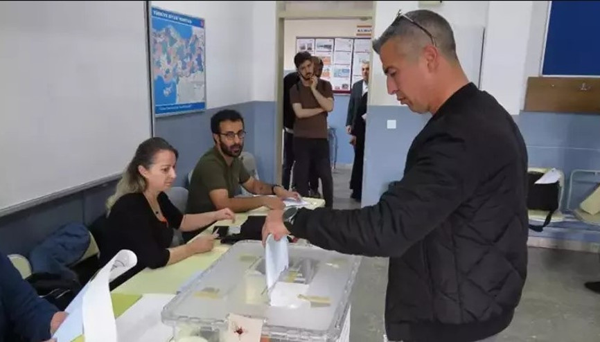 İstanbulda Mahalli İdareler Genel Seçimleri için oy verme işlemi başladı İstanbulda Mahalli İdareler Genel Seçimleri için oy verme işlemi başladı