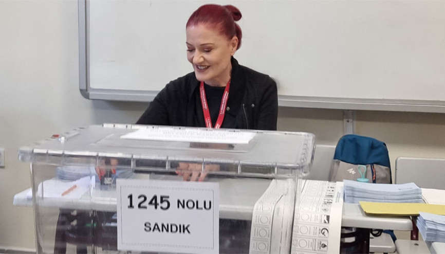 Sandık başında Candan Erçetin sürprizi