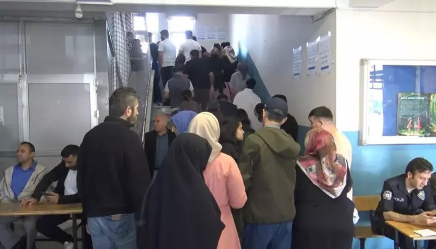 Avcılarda 19 bin 249 seçmenin kayıtlı olduğu okulda yoğunluk