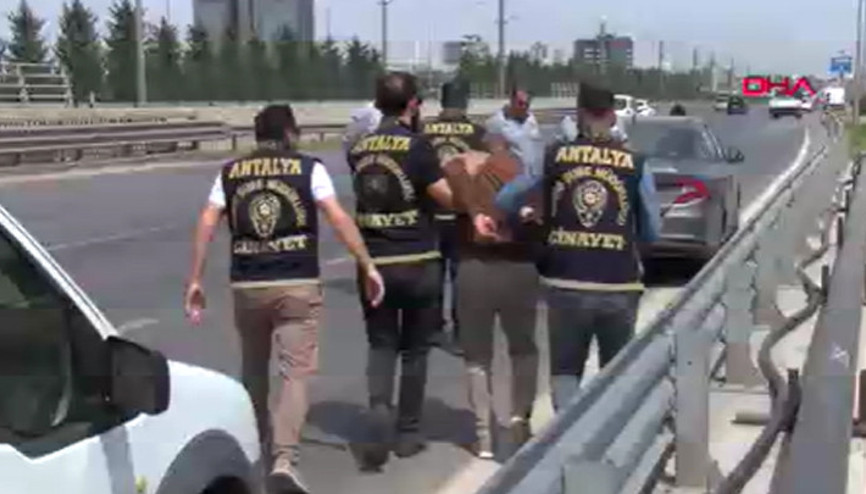 Antalyada korkunç olay Boşandığı eşi hakkında dedikodu yapan akrabasını öldürdü