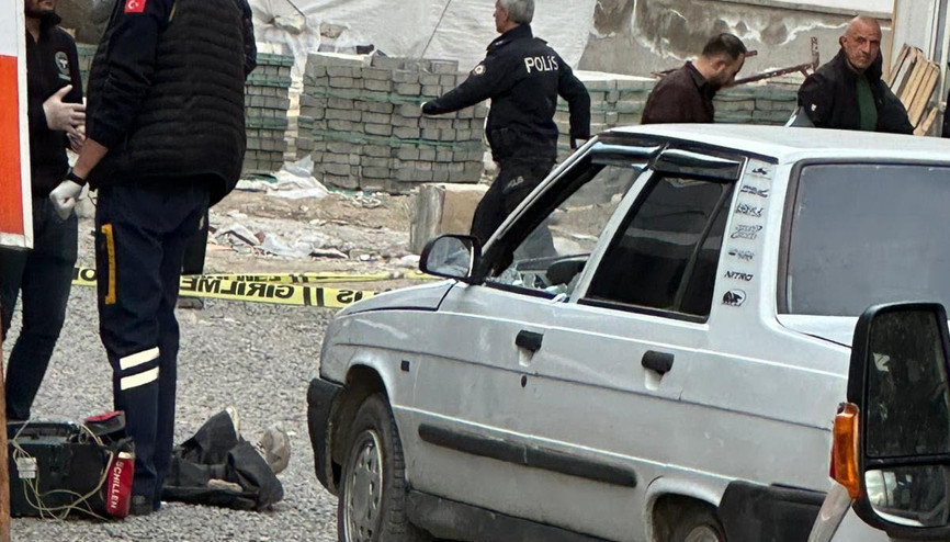 Sokakta tartıştığı husumetlilerini tabancayla vurdu: 1 ölü, 1 yaralı