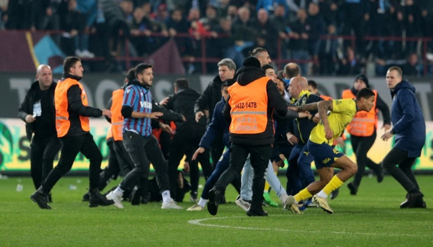 Trabzonspor - Fenerbahçe maçındaki olaylardan tutuklu bulunan 4 taraftardan 2si serbest bırakıldı
