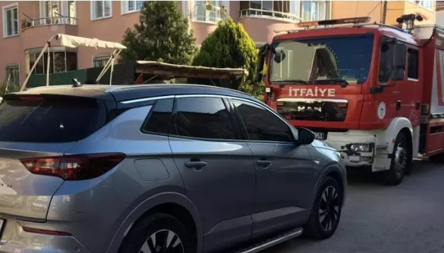 Kocaelinin Derince ilçesinde iş insanı Reşat Mamik, aracında ölü bulundu