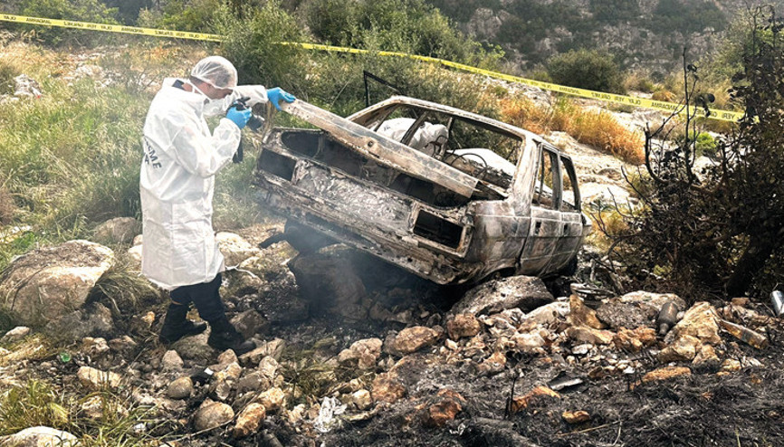 Aile faciası Anne ile oğlu evde baba otomobilde yanarak can verdi