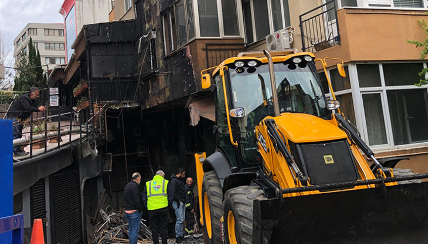 29 kişinin hayatını kaybettiği binada çalışmalar sürüyor... Ana hat üzerinden elektrik verildi