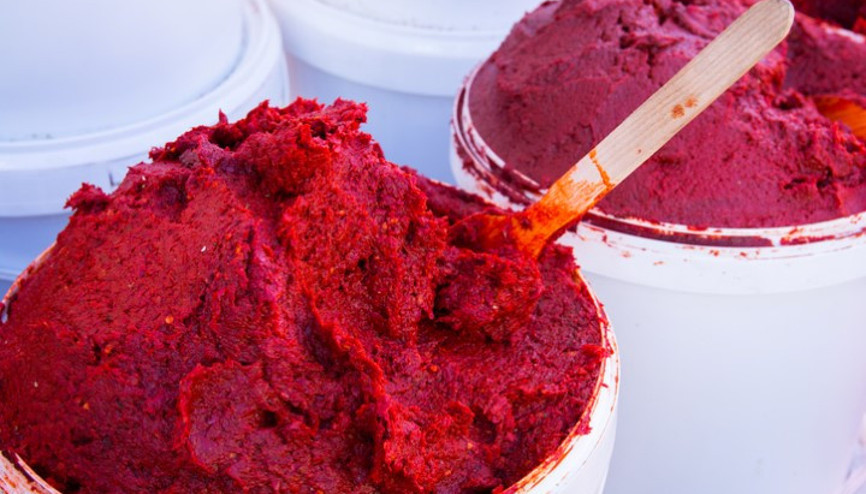 Salça satın alırken ve tüketirken dikkat ‘1 gramı 1 milyon insanı öldürebilir’ Salça satın alırken ve tüketirken dikkat ‘1 gramı 1 milyon insanı öldürebilir’