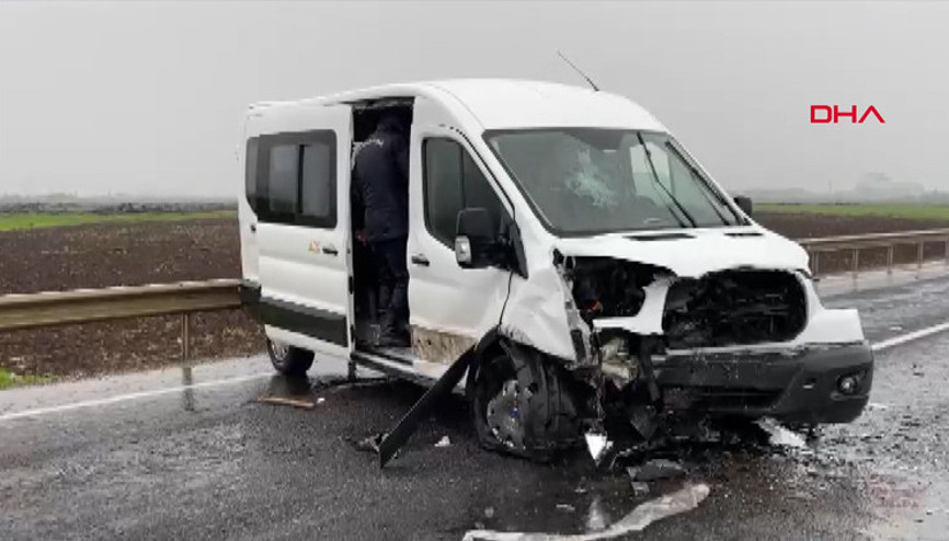 Diyarbakırda otomobil ile minibüs kafa kafaya çarpıştı: Ölü ve yaralılar var