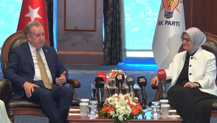 Siyasi partiler yarın bayramlaşacak