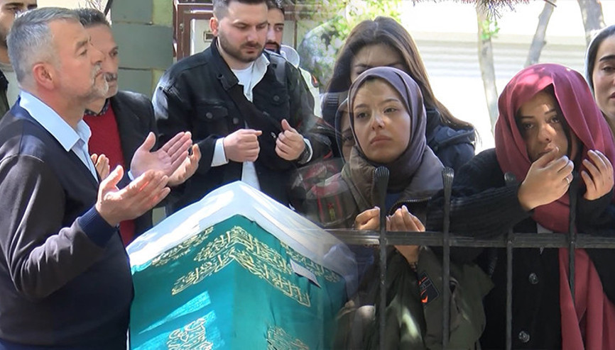 U dönüşü faciası Semanur, son yolculuğuna uğurlandı... Acılı baba: Sonuna kadar adalet istiyoruz U dönüşü faciası Semanur, son yolculuğuna uğurlandı... Acılı baba: Sonuna kadar adalet istiyoruz
