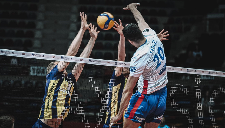 Halkbank, Efeler Ligi final serisinde 1-0 öne geçti Halkbank, Efeler Ligi final serisinde 1-0 öne geçti