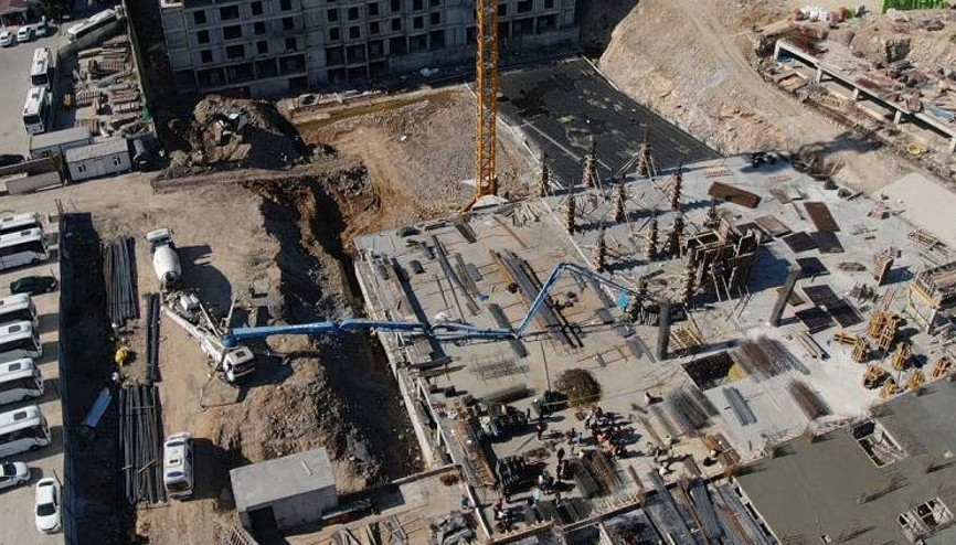 Ataşehirde vinç devrildi: 1 kişi hayatını kaybetti