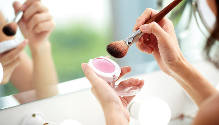 Erken yaşta aşırı makyaja uzman uyarısı Erken yaşta aşırı makyaja uzman uyarısı