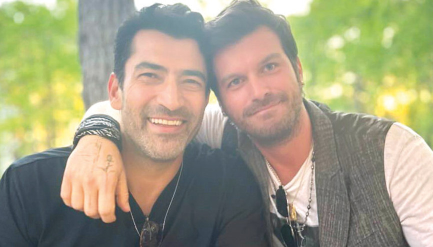 Kenan İmirzalıoğlu ile Kıvanç Tatlıtuğdan doğum günü pozu... Ezelden beri arkadaşlar