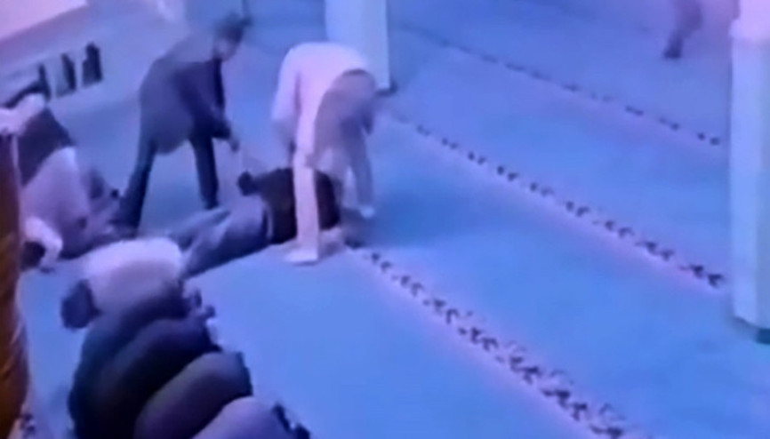Camide namaz kılarken kalp krizi geçirerek hayatını kaybetti