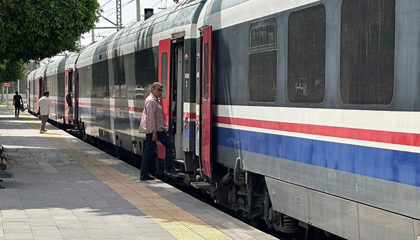 Mersin-Adana demiryolu hattında YHT molası