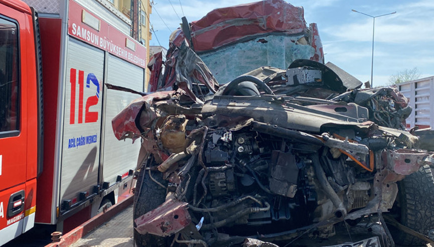 Samsunda feci kaza Otomobil TIR’a arkadan çarptı: Otomobil sürücüsü ve eşi hayatını kaybetti