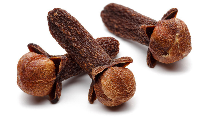 Kendisi küçük etkisi büyük… Karanfilin hem tozu hem de tomurcuğunun faydaları saymakla bitmiyor