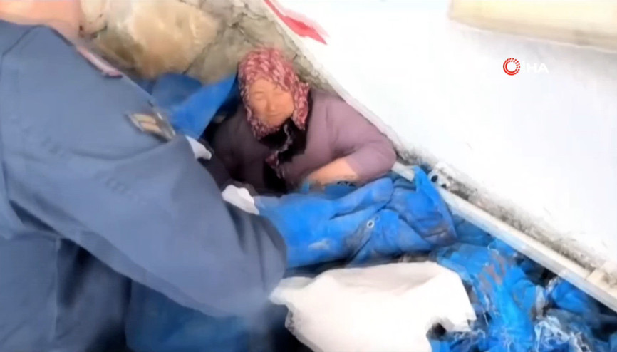 Esrar yetiştirmekten hapis cezasıyla aranan kadın böyle yakalandı