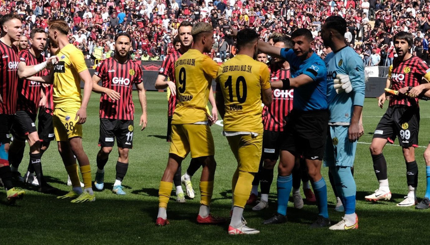 Bölgesel Amatör Ligde ilk düdük çalmadan kavga çıktı Eskişehirspor...