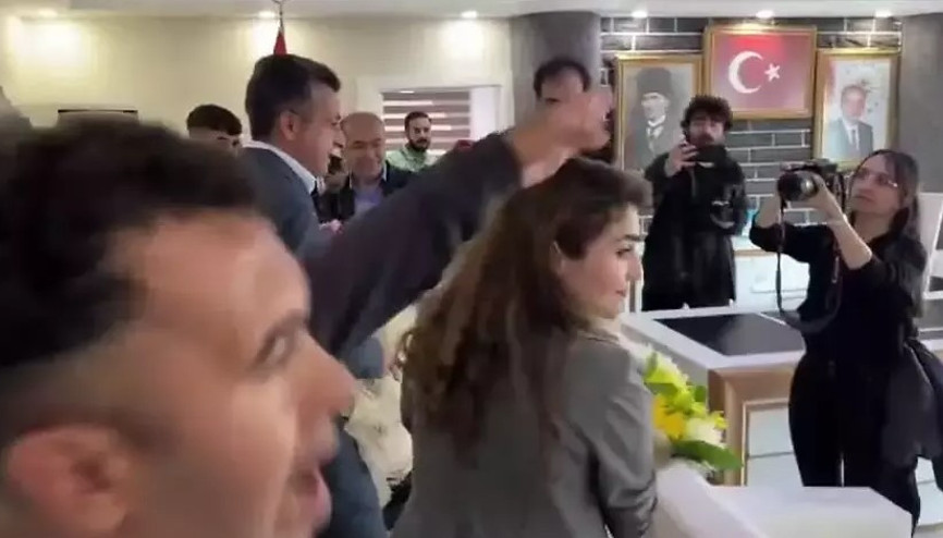 Diyarbakır Sur Belediyesinde Atatürk ve Cumhurbaşkanı Erdoğana hakaret eden şüpheli tutuklandı