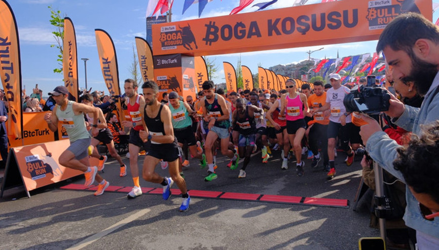 BtcTurk Boğa Koşusu’nda binlerce kişi yarıştı BtcTurk Boğa Koşusu’nda binlerce kişi yarıştı