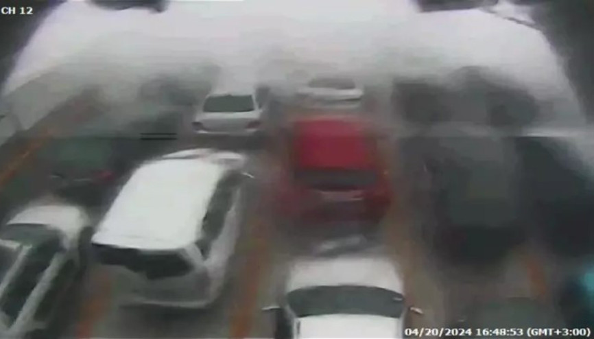 Yalova-Yenikapı seferi sırasında fırtınaya yakalanan feribottan yeni görüntüler