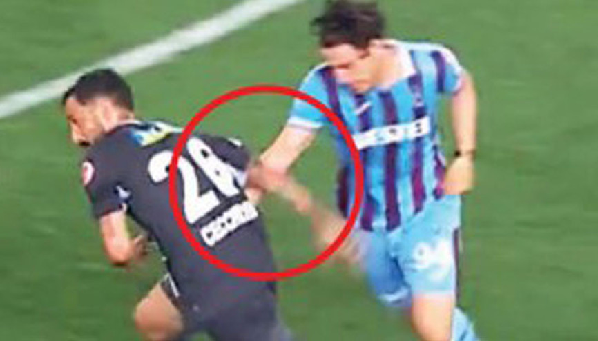 Trabzonspor - Fatih Karagümrük maçında kırmızı kart gören Enis Destandan özür açıklaması