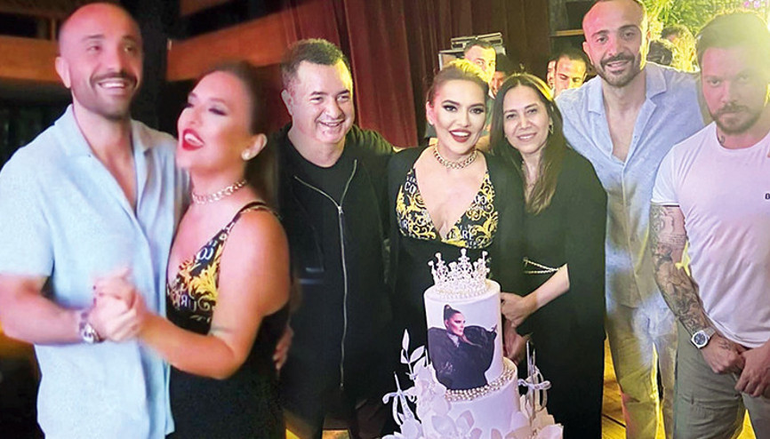 Demet Akalın 52. yaşını kutladı