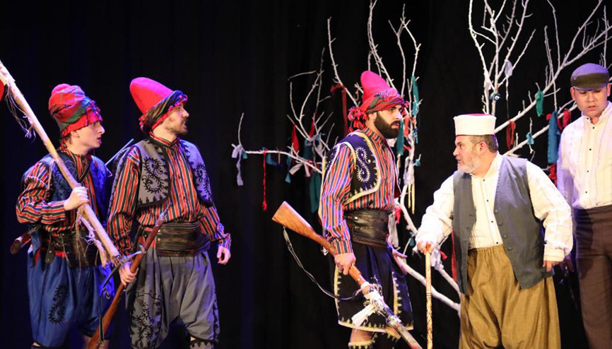 Dedesinin hikayesini izleyen Başkan Durbay, duygu dolu anlar yaşadı Dedesinin hikayesini izleyen Başkan Durbay, duygu dolu anlar yaşadı