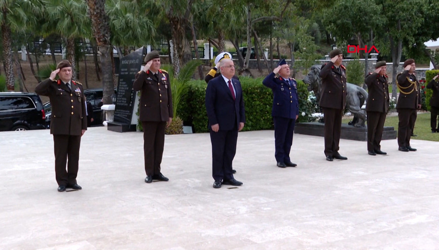 Bakan Güler ve komutanlar KKTCde