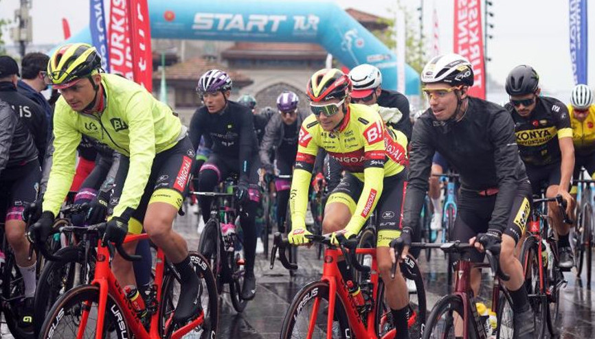 Cumhurbaşkanlığı Bisiklet Turu’nun İstanbul etabına yağmur engeli