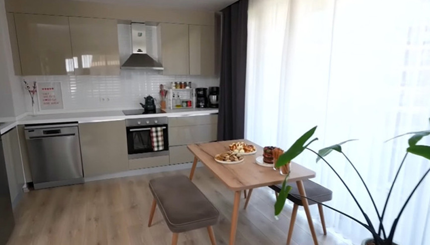 Mutfak ve salon bir arada.... MasterChef Tahsin 2+1 evinin kapılarını açtı