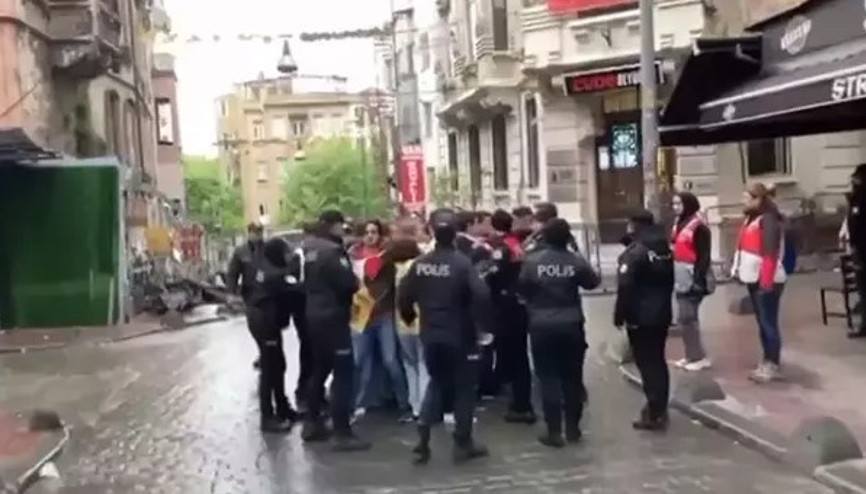 Taksim Meydanına çıkmak isteyen gruba müdahale