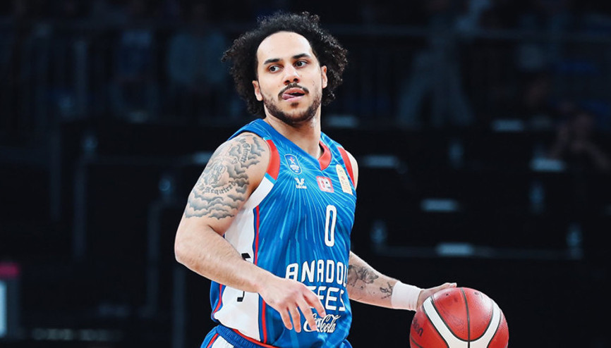Shane Larkin resmen 4 yıl daha Anadolu Efeste